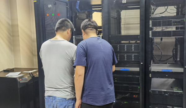 坚守岗位 全力保障网络设备正常运行